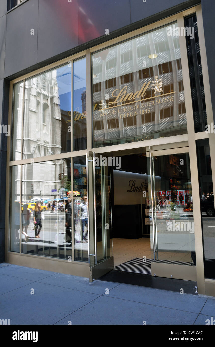 Lindt chocolate store new york Banque de photographies et d’images à