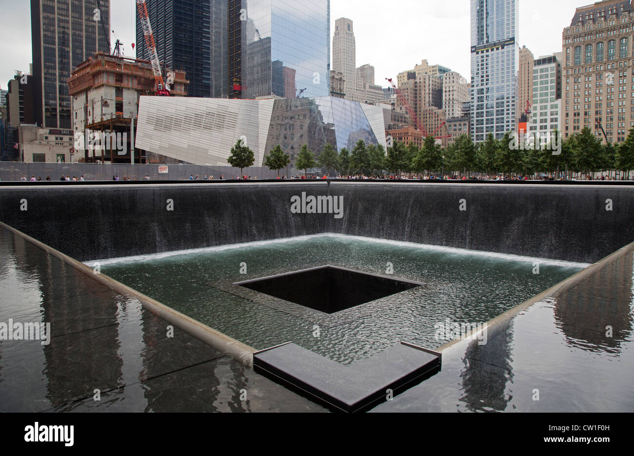 New York, NY - le 9/11 Memorial, commémorant les attentats du 11 septembre 2001 sur le World Trade Center et le Pentagone. Banque D'Images