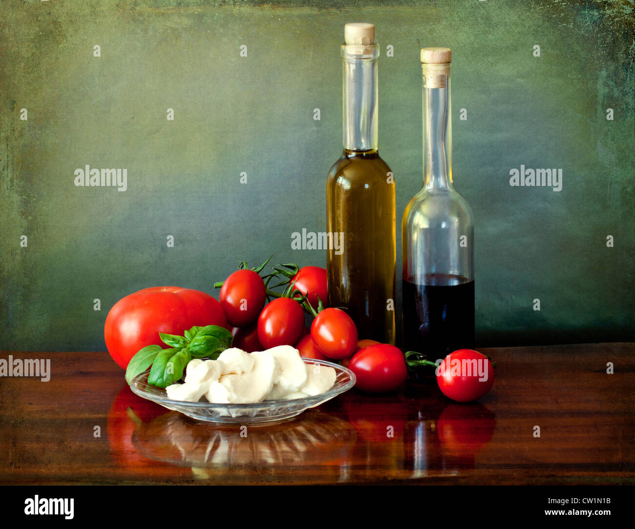 Art Capri - salade insalata caprese : mozzarella, tomates mûres, le basilic, l'huile d'olive et si vous aimez, quelques gouttes de vinaigre balsamique Banque D'Images