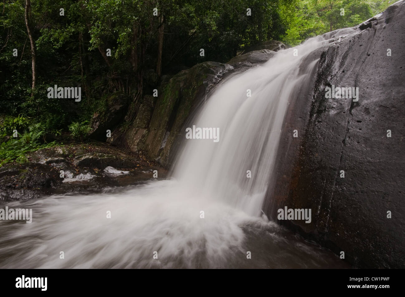 Pa la-u,cascade dans le parc national de la Thaïlande Kang Krachan Banque D'Images