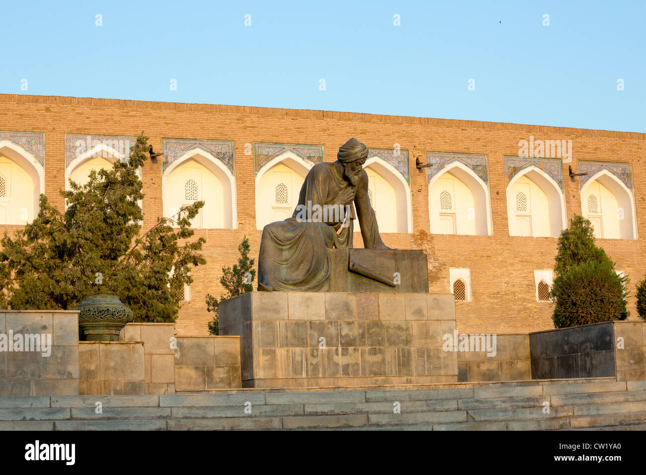 Statue du mathématicien al-Khwarizmi, Khiva, Uxbekistan Banque D'Images