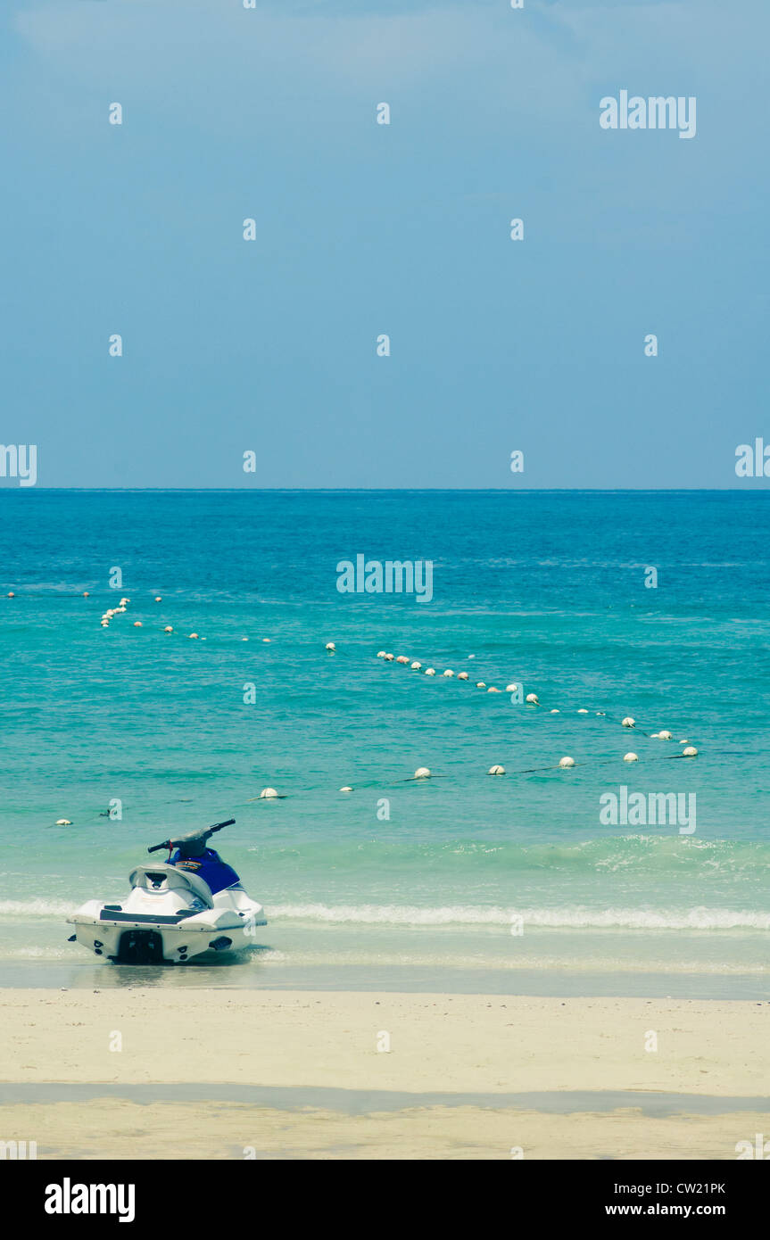 Jet ski sur la plage de Thaïlande, la photo est prise à plage de Haad Rin Koh Phangan. Banque D'Images