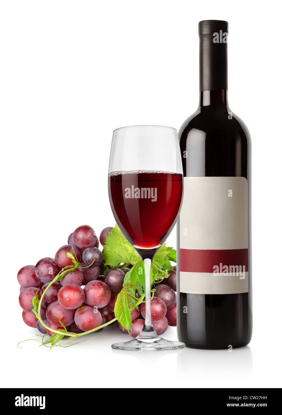 Raisin bleu foncé et de vin rouge isolé sur fond blanc Banque D'Images