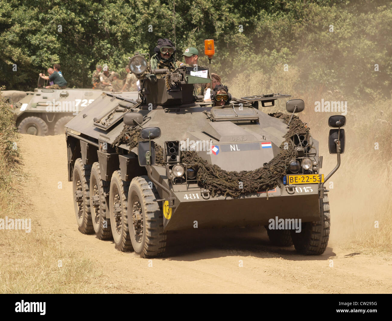 Le DAF YP408 est un véhicule blindé militaire développé par la société néerlandaise DAF. Il a été utilisé par les pays-Bas et divers autres pays pour le transport de troupes, la reconnaissance et d'autres fins militaires. Connu pour sa polyvalence et sa conception robuste, le véhicule a joué un rôle dans les opérations militaires de la guerre froide. Banque D'Images