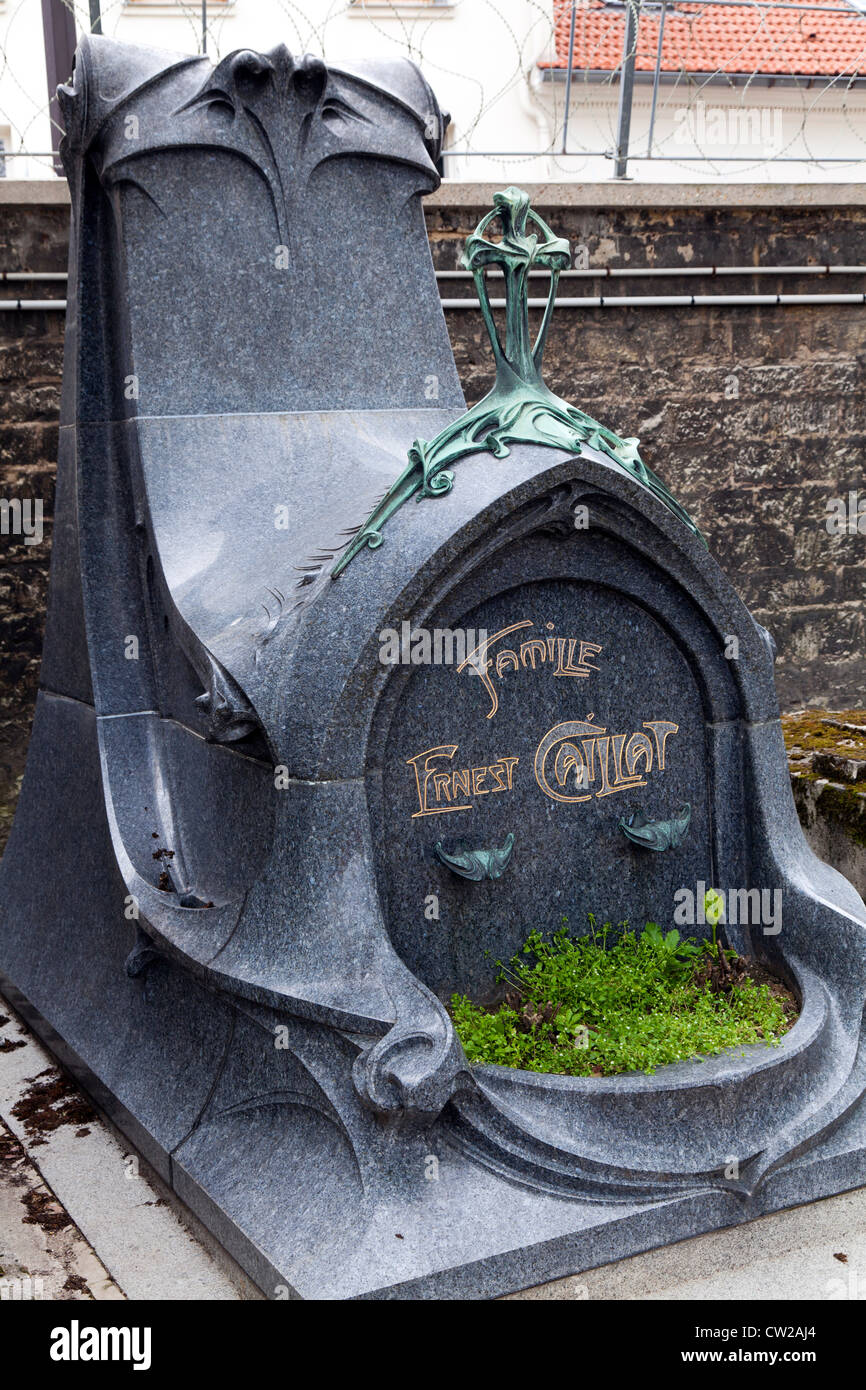 Le sépulcre de Ernest Caillat, conçu par Hector Guimard, cimetière du Père Lachaise, Paris, France Banque D'Images