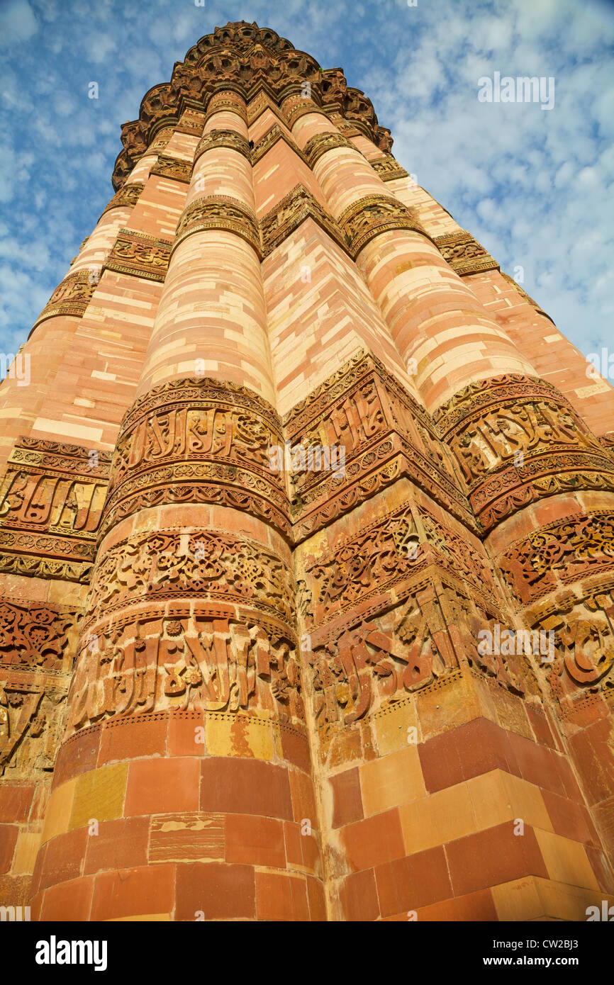Vue rapprochée de la Delhi Qutb Minar, monument le plus célèbre, Banque D'Images
