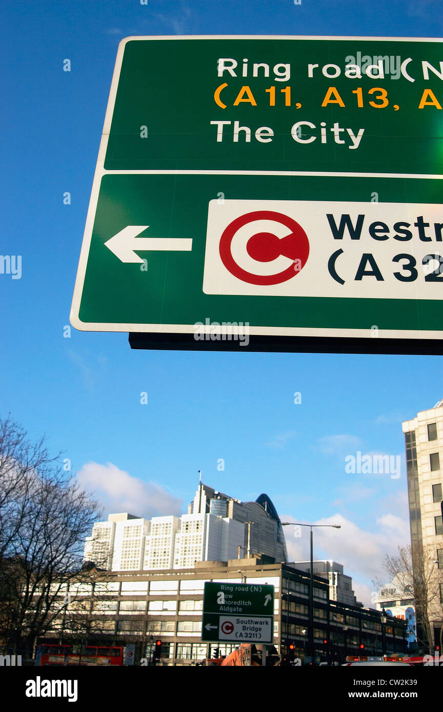 Congestion charge zone indiquée sur un panneau routier. Le centre de Londres, au Royaume-Uni. Banque D'Images