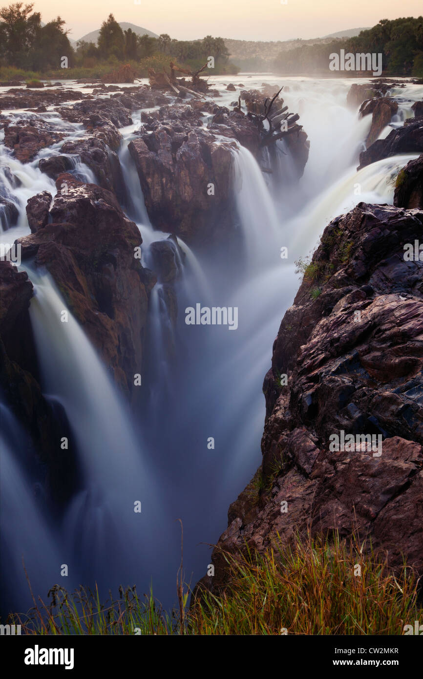 Epupa Falls sur la rivière Kunene.La Namibie Banque D'Images