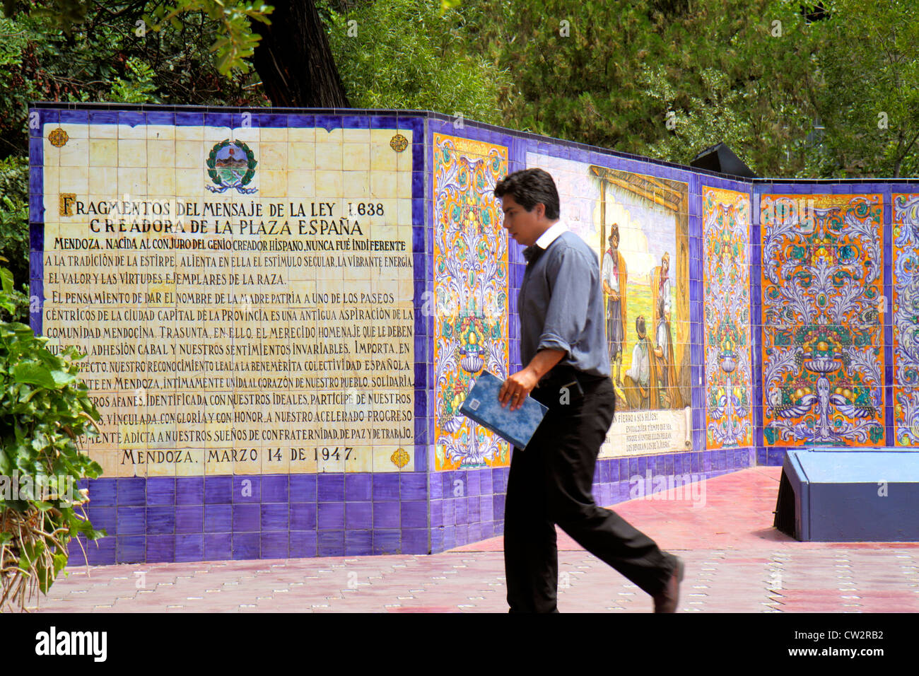 Mendoza Argentina,Plaza Espana,Monument de la Fraternité espagnole,mosaïque de tuiles Majolica,hispaniques hispaniques latins latino latino latinos,hispanique,Man me Banque D'Images