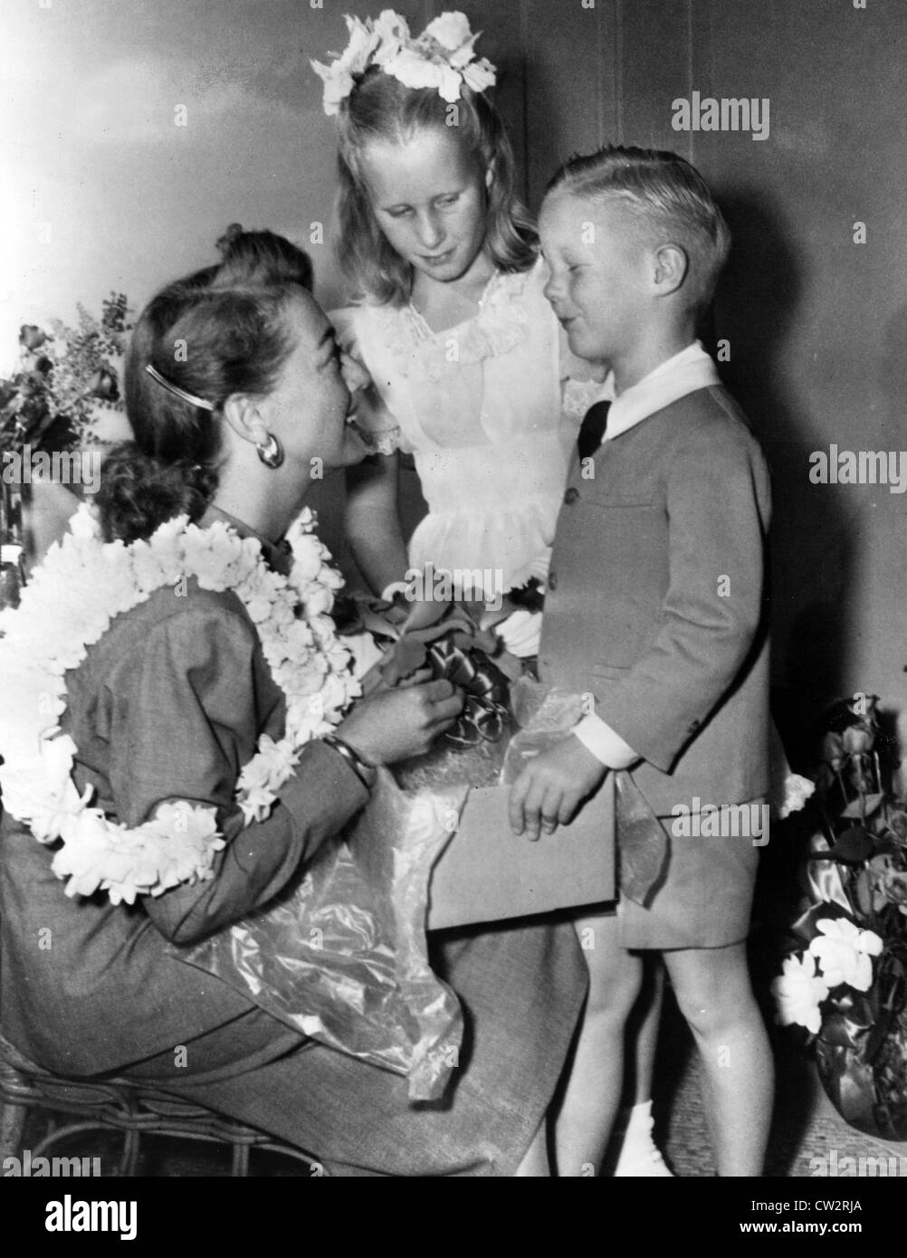 Christopher Crawford Fils De Joan Crawford JOAN CRAWFORD, actrice américaine avec ses enfants Christopher et