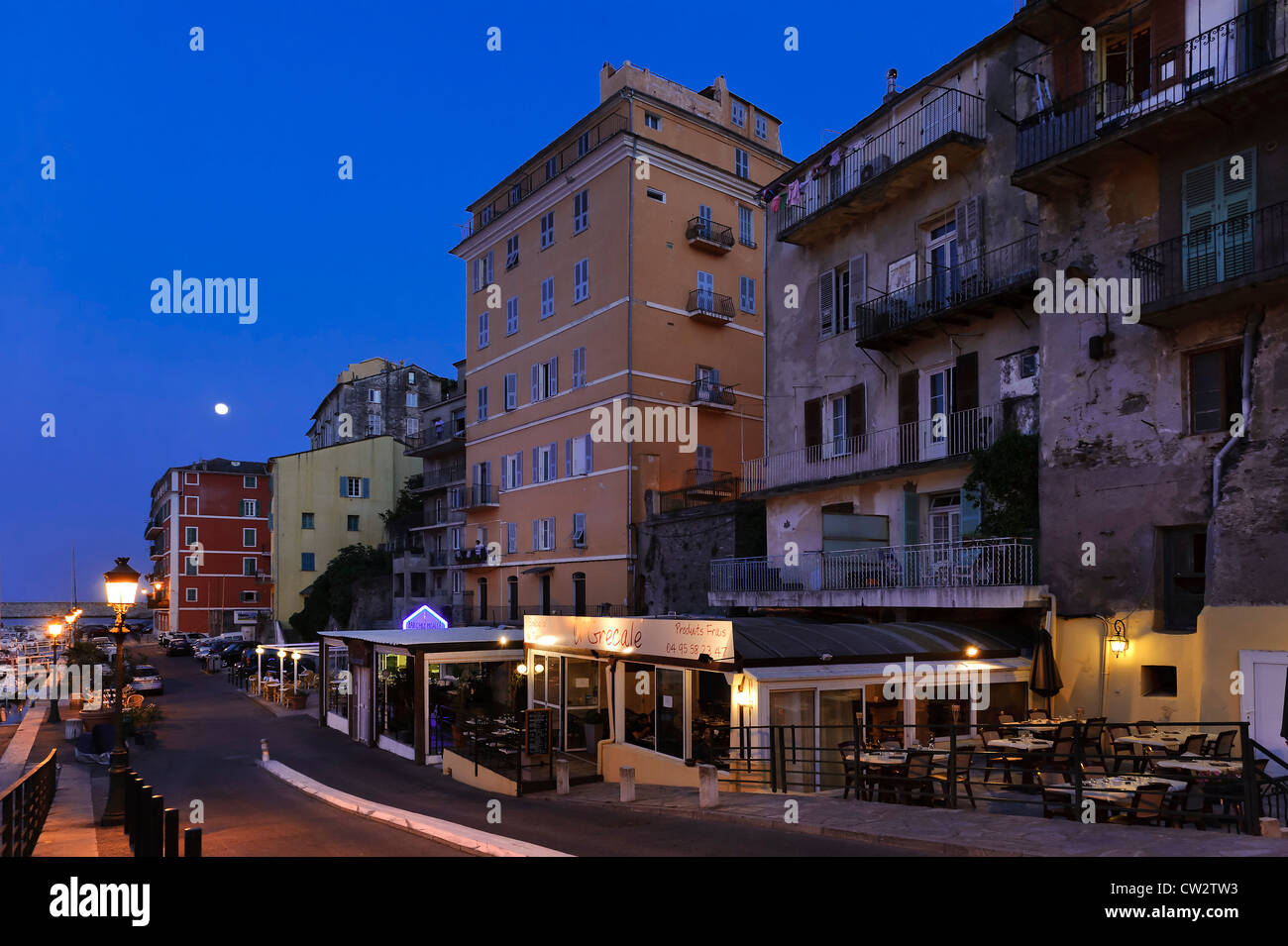 Restaurant dans le vieux port de Bastia, en Corse. France Photo Stock -  Alamy