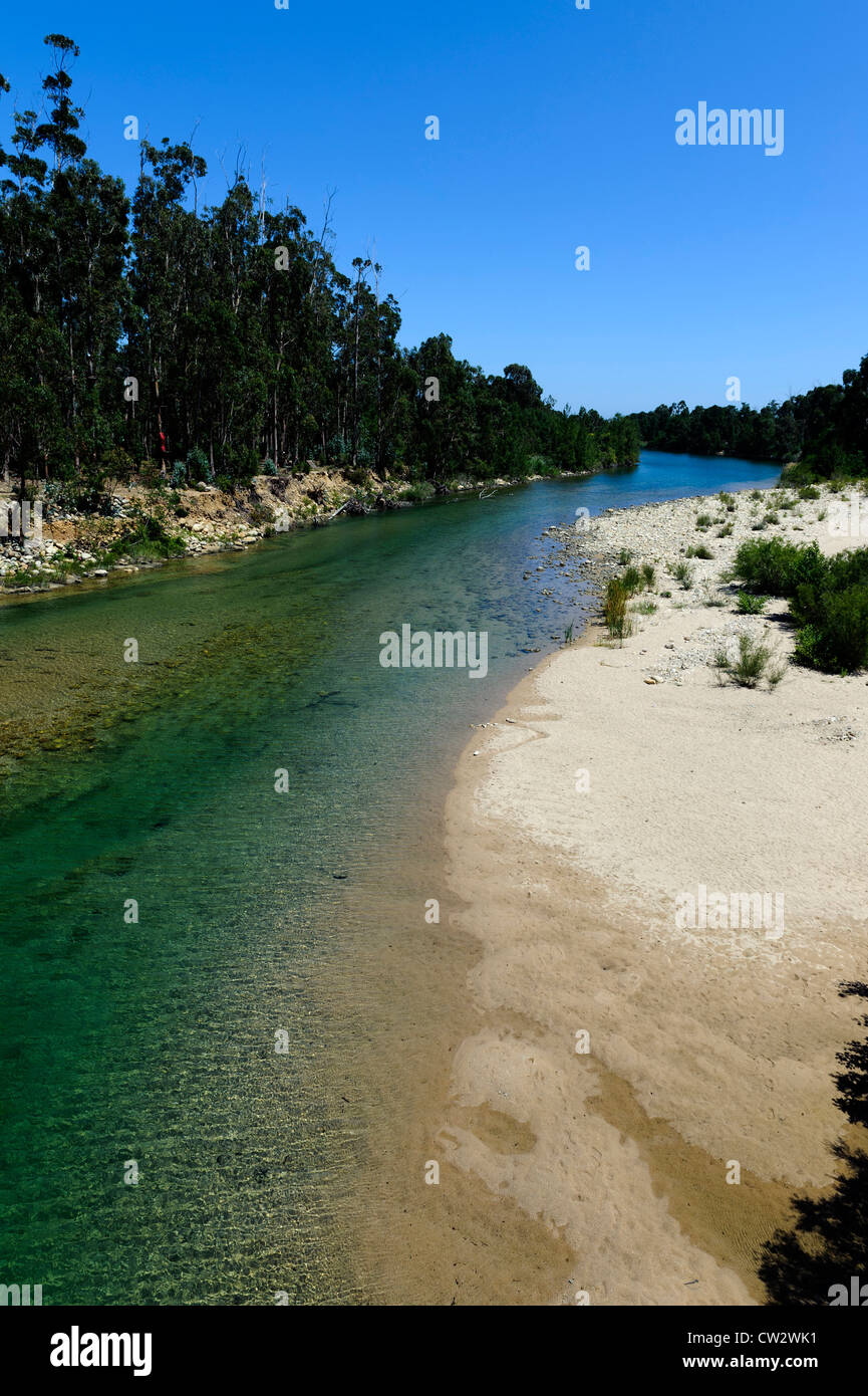 River près de l'embouchure de la rivière Solenzara, Corse, France Banque D'Images