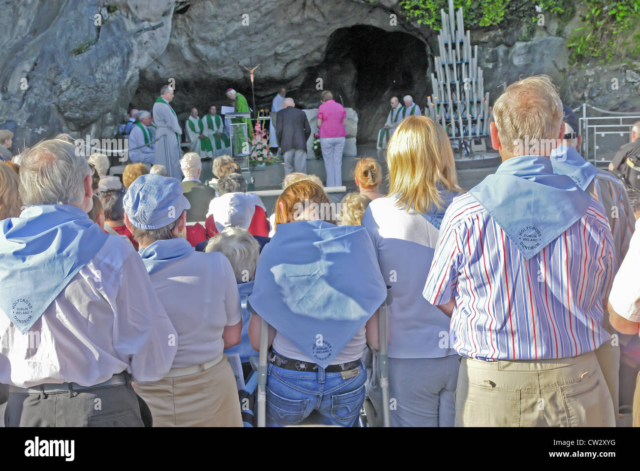 Grotte de Massabielle la grotte dans laquelle la production de l'eau de Lourdes de printemps se lève, et où les services sont régulièrement organisées. Banque D'Images