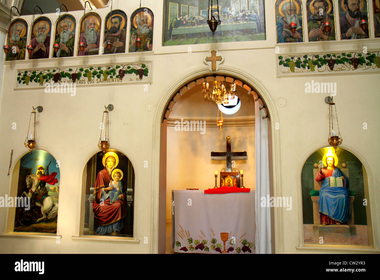 Mendoza Argentina,Avenida Barlotome Mitre,Iglesia Católica Apostólica Ortodoxa San Jorge,Eglise catholique orthodoxe,religion,saint,autel,icône,croix,pew, Banque D'Images