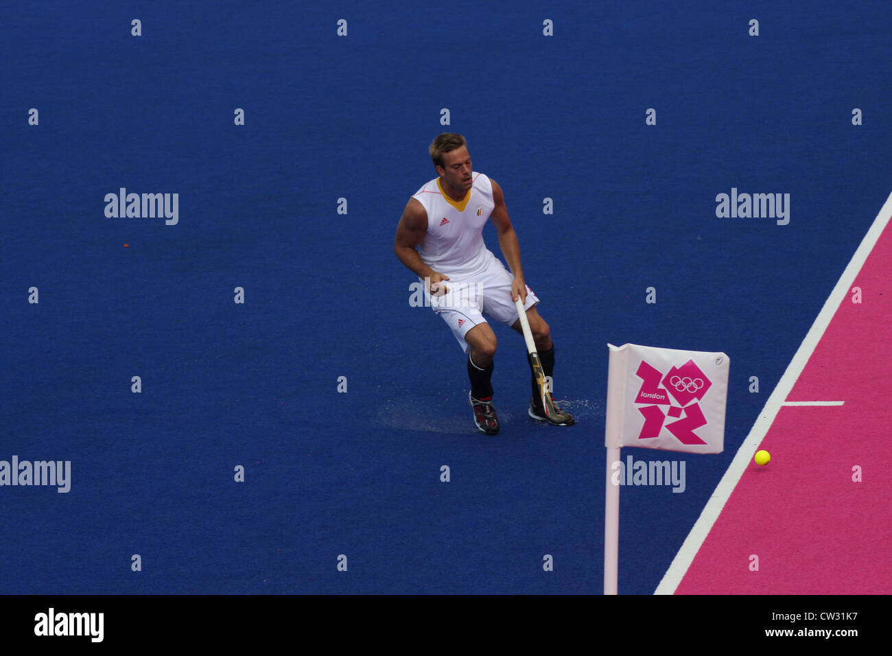 Balle passe hors du jeu. Les hommes de Hockey, Londres 2012 Banque D'Images