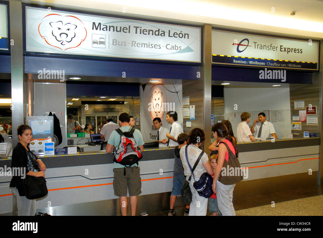 Buenos Aires Argentina,Jorge Newbery Airport,terrain d'aviation,AEP,comptoir,transport terrestre,bus,taxis,Manuel Tienda Leon,agence,hispanique Latino-Latino eth Banque D'Images