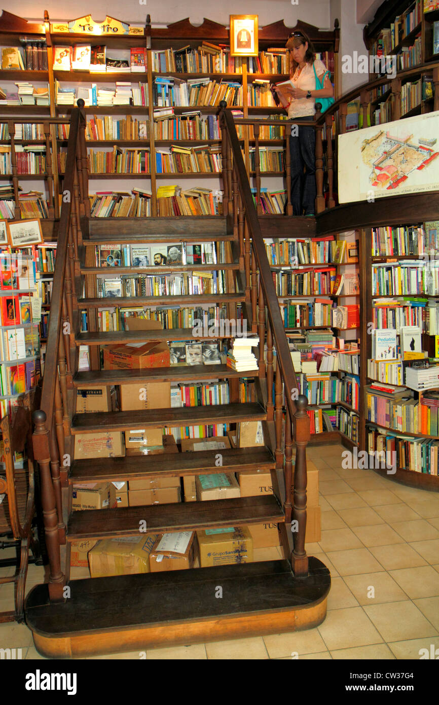 Buenos Aires Argentina,Avenida Adolfo Alsina,la Libraria de Avila del Colegio,librairie historique,libraire,librairie,livre,livres,étagères,littérature,Hispan Banque D'Images