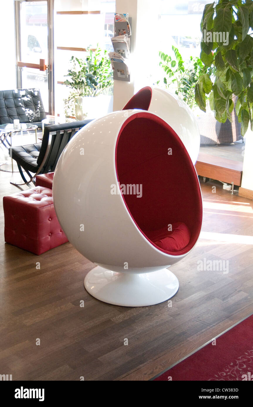 Meubles chaises fauteuil bulle retro classic design classics 1960 années 60 ball emblématique des designers d'intérieur ameublement cool Banque D'Images