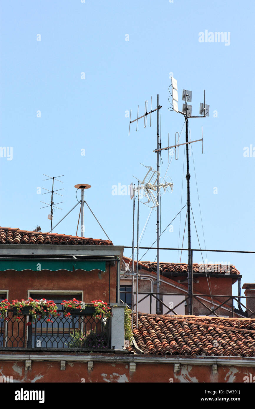 Des antennes sur le toit Banque D'Images
