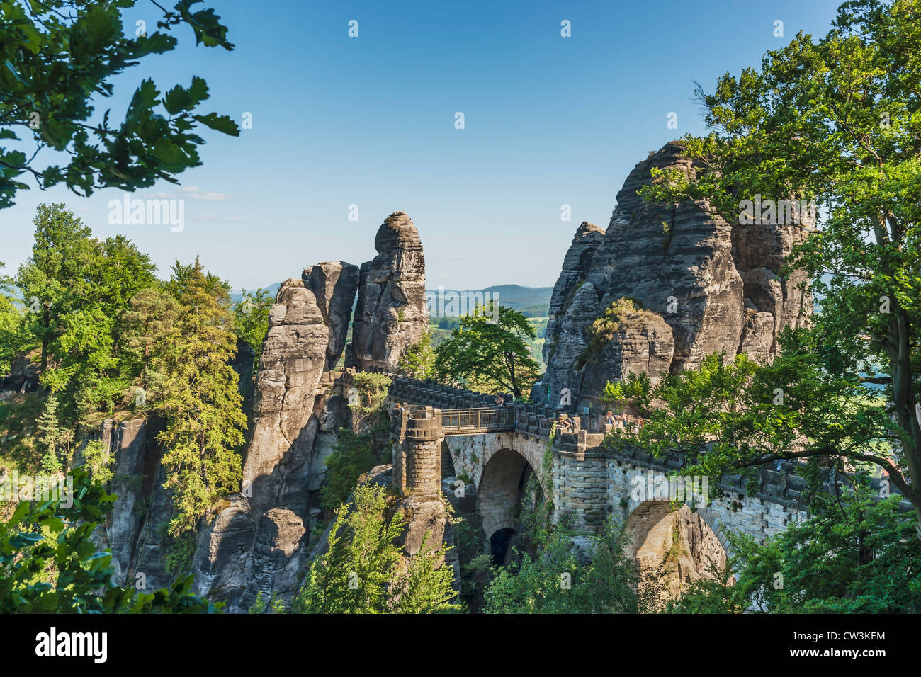 Rock formation Bastei (Bastion) et Bastion Bridge, Lohmen, la Suisse saxonne près de Dresde, Saxe, Allemagne, Europe Banque D'Images