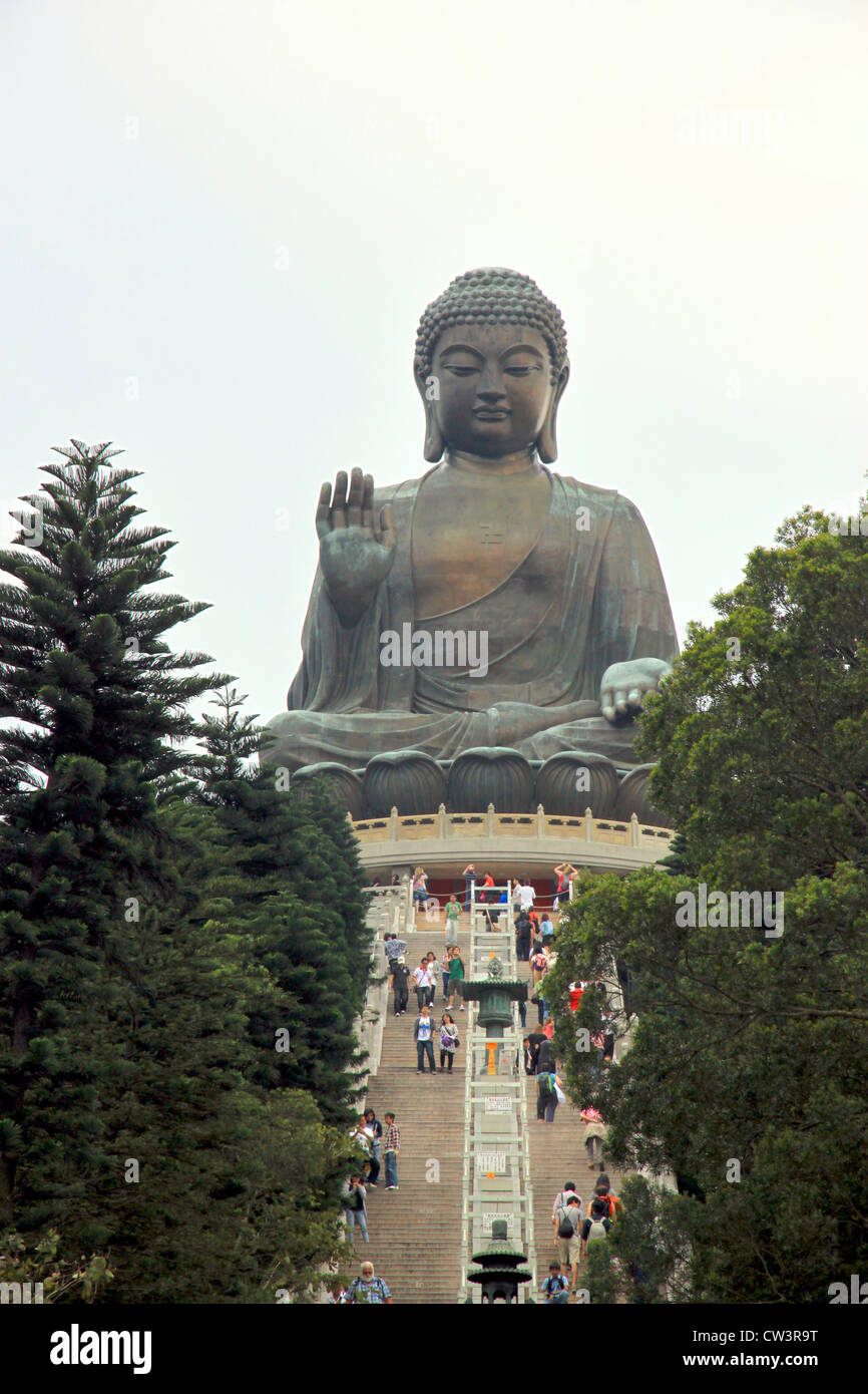 Une vue de la Place Tian Tan Buddha sur l'île de Lantau, Hong Kong Banque D'Images