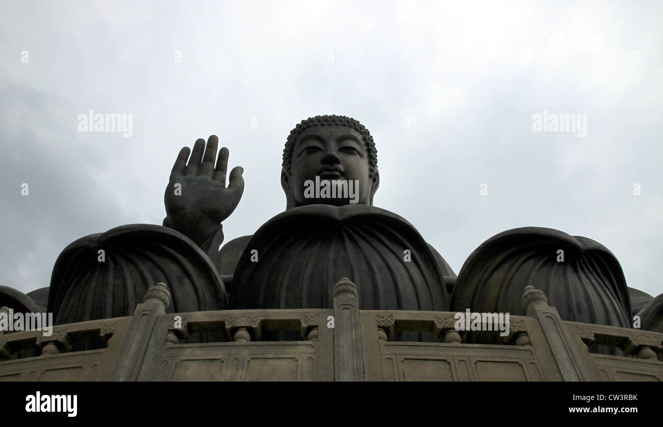 Une vue de la Place Tian Tan Buddha sur l'île de Lantau, Hong Kong Banque D'Images