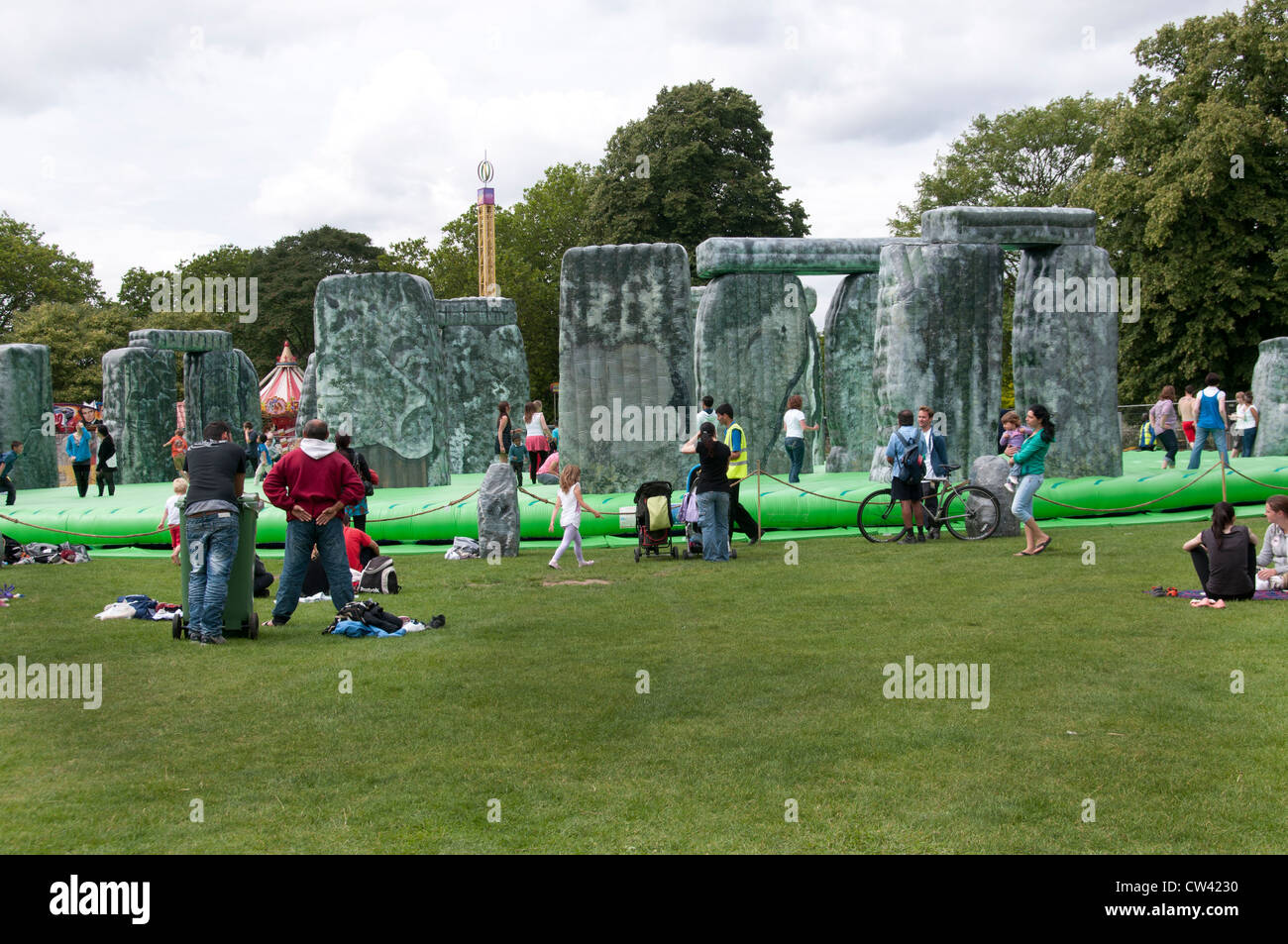 Sacriledge Stonehenge, château gonflable, par Jeremy Deller, partie de l'Olympiade culturelle, London Banque D'Images
