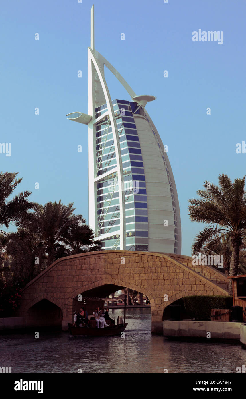 3485. Burj al Arab de Madinat Jumeirah, DUBAÏ, ÉMIRATS ARABES UNIS. Banque D'Images