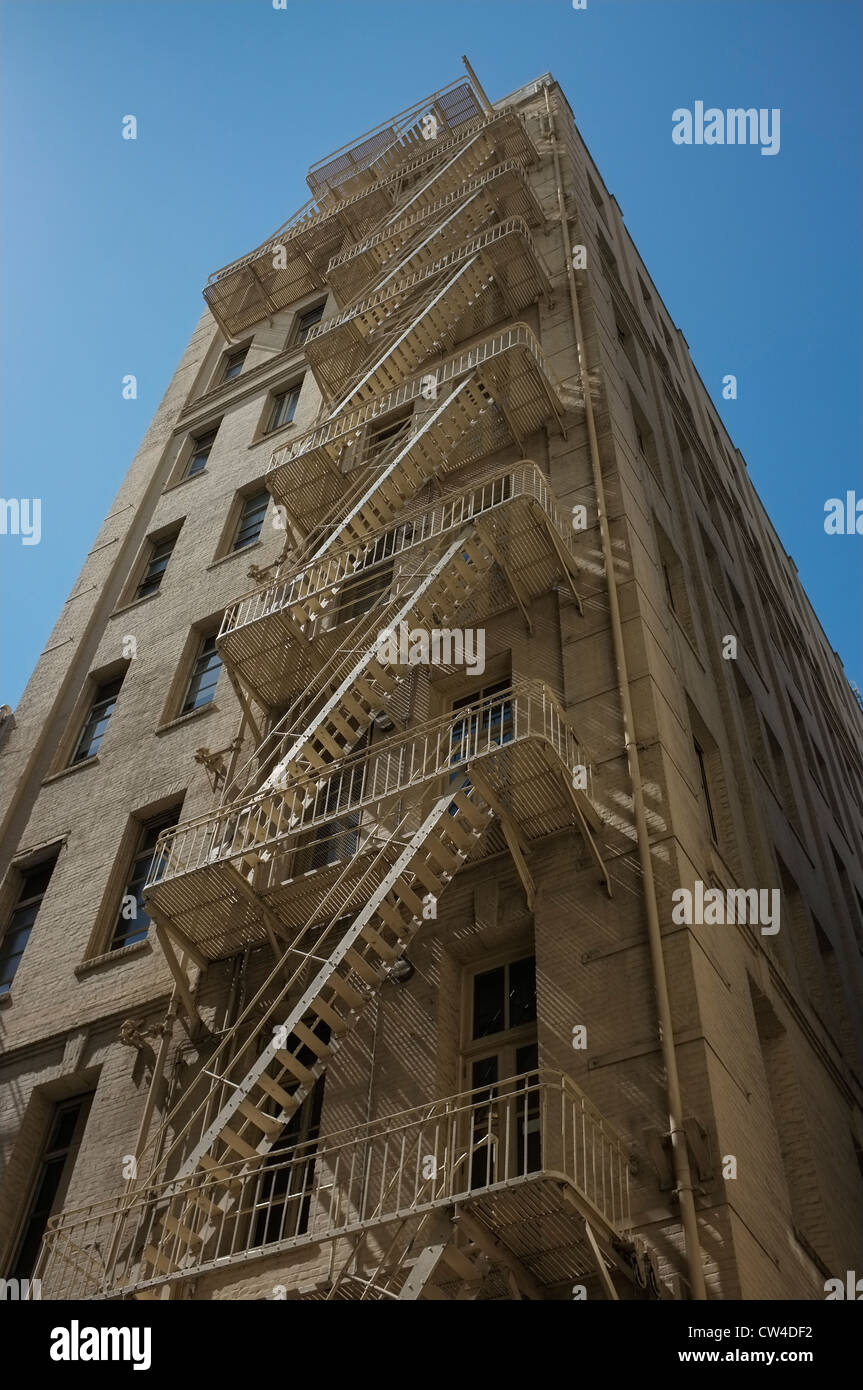 Un incendie ou d'urgence s'échapper sur le côté d'un immeuble de bureaux à San Francisco Banque D'Images