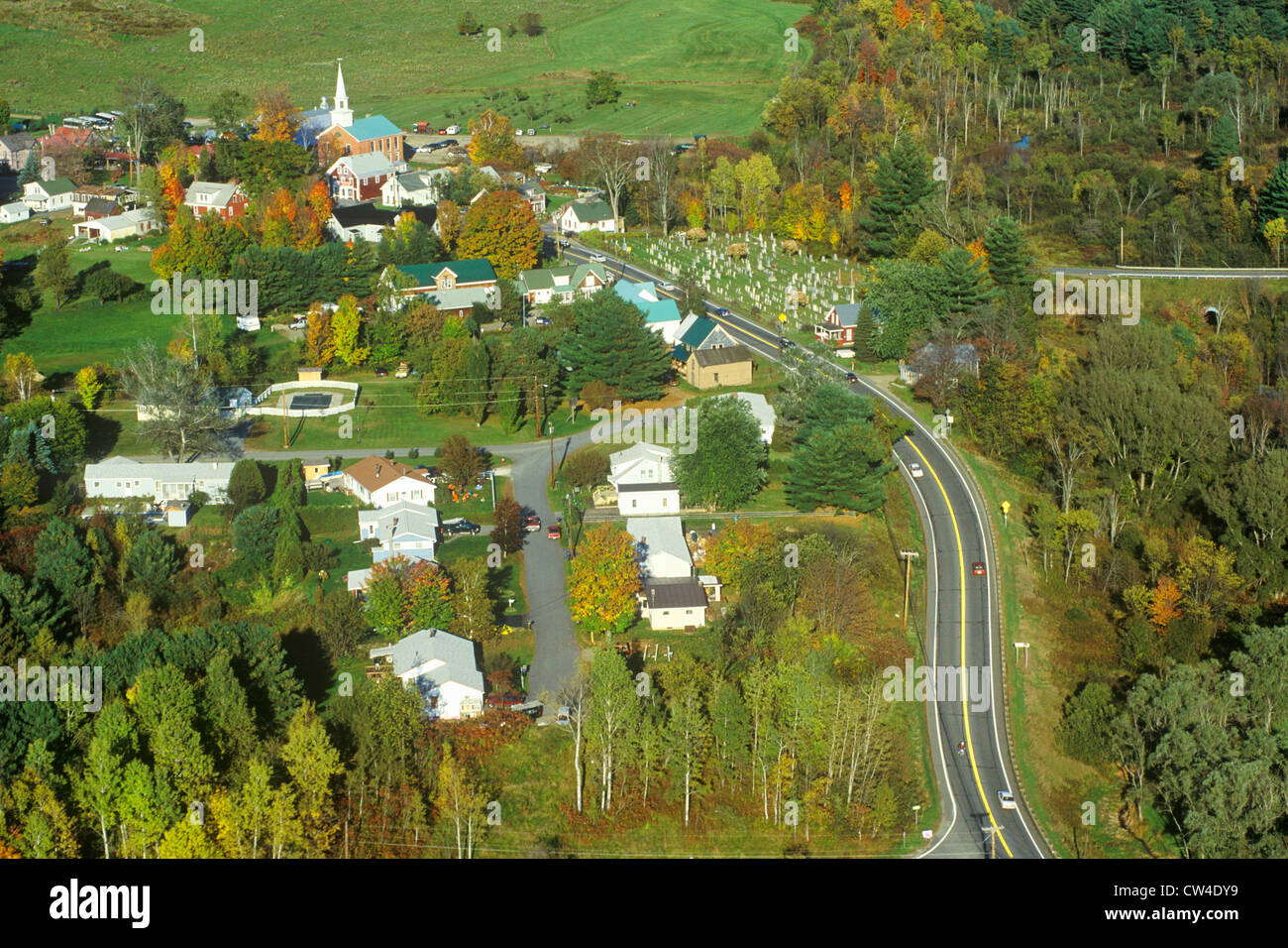 Vue aérienne de Hyde Park, VT sur Scenic Route 100 à l'automne Banque D'Images