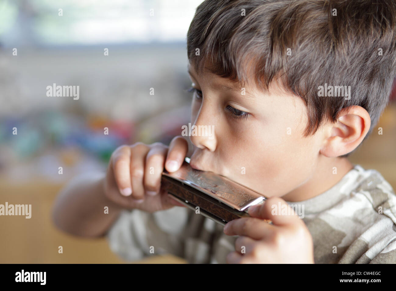 Jouer De L'harmonica Banque d'image et photos Alamy