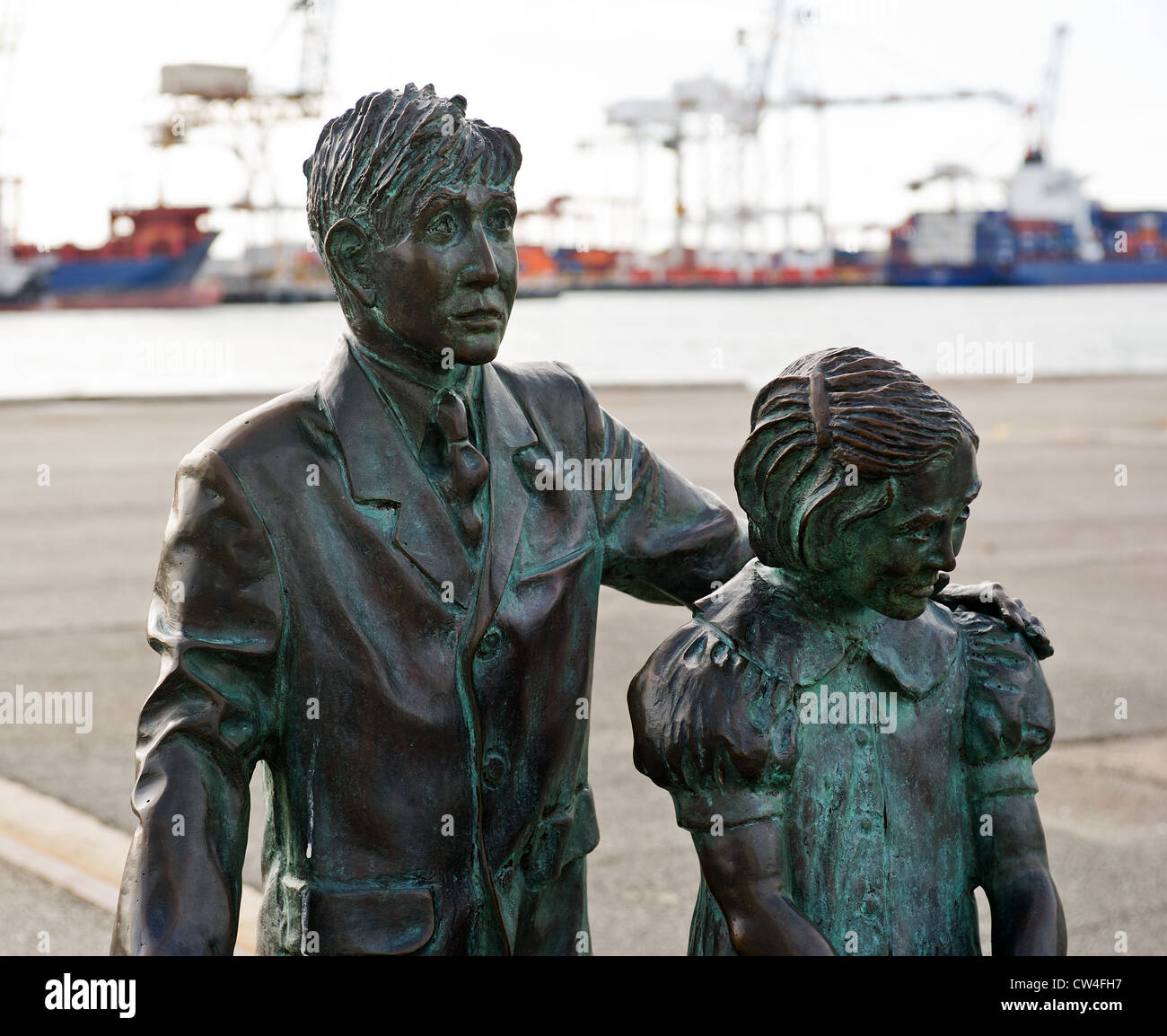 Victoria Quay Fremantle - Enfants migrants statue sur Victoria Quay à Fremantle en Australie occidentale Banque D'Images
