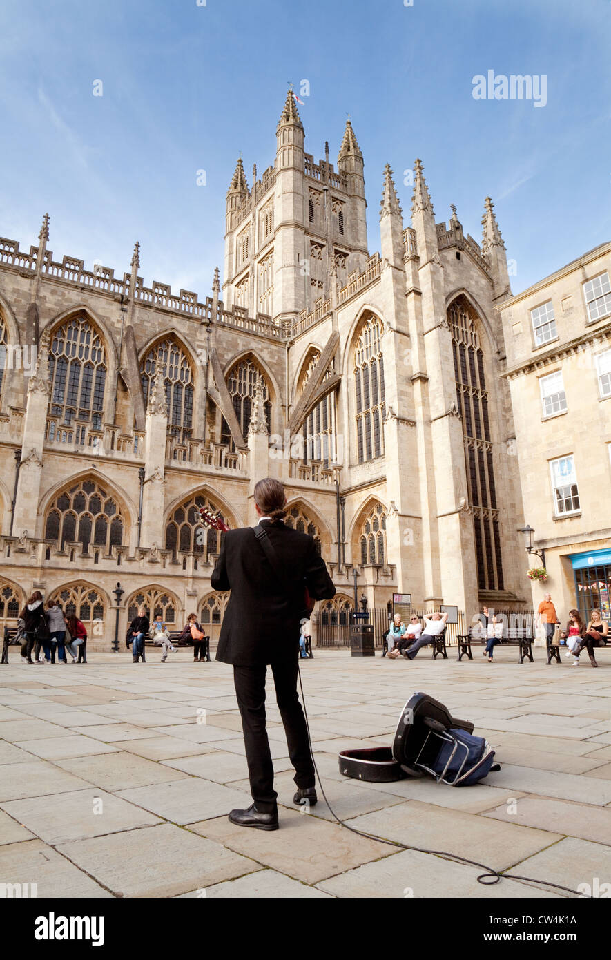 Artiste de rue à l'extérieur de l'abbaye de Bath, Somerset England UK Banque D'Images