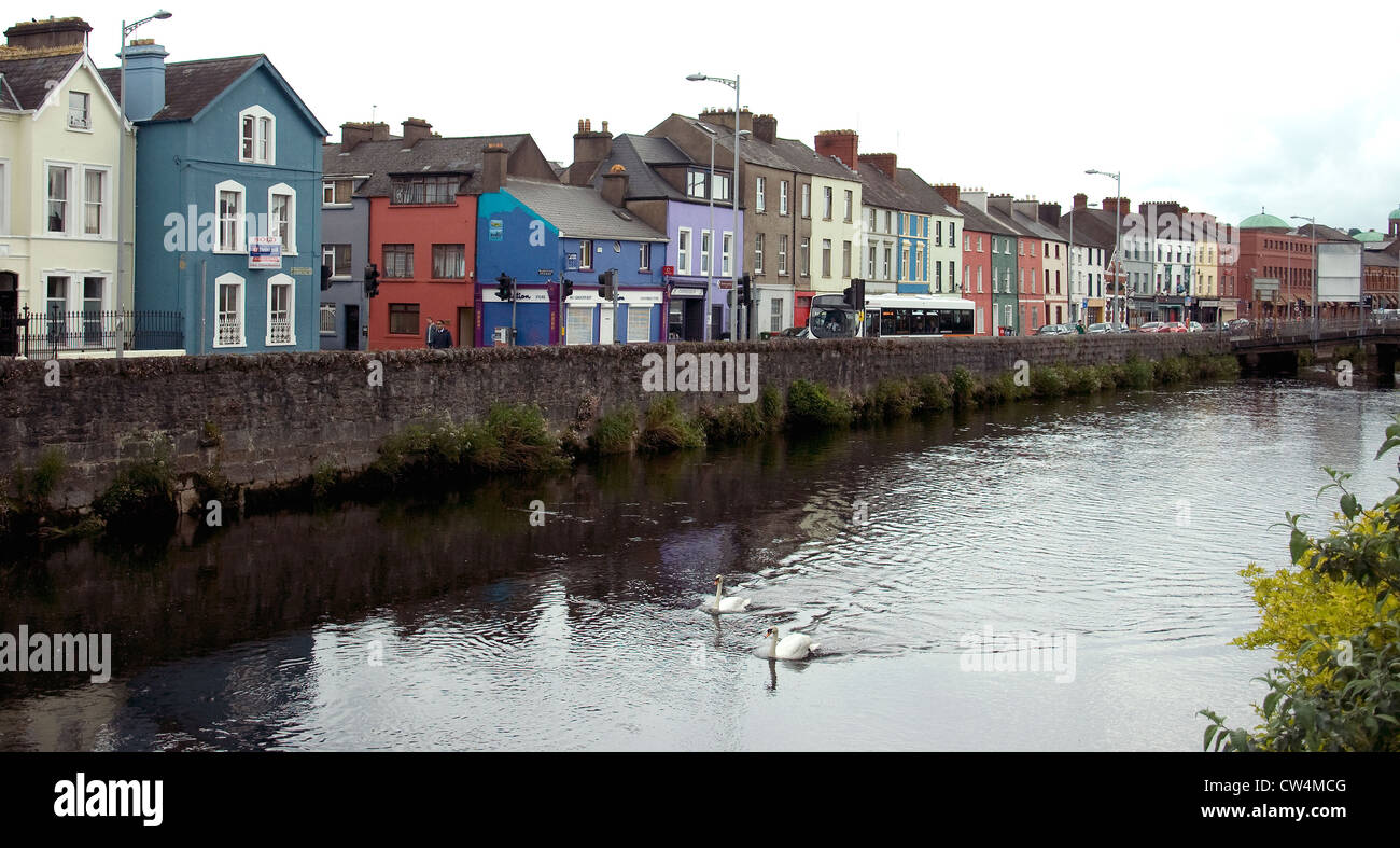 La rivière Lee, caractéristique dominante dans la ville de Cork, Irlande Banque D'Images