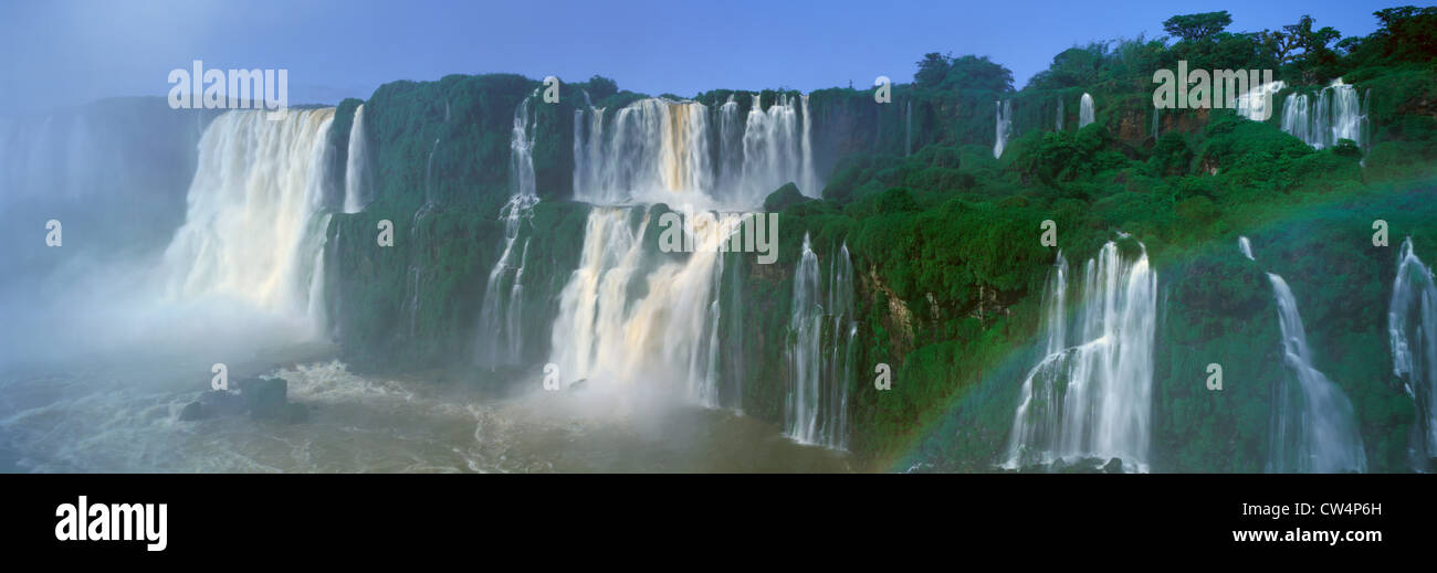 Vue panoramique sur les chutes d'Iguazu dans le Parque Nacional Iguazú, Salto Floriano, Brésil Banque D'Images