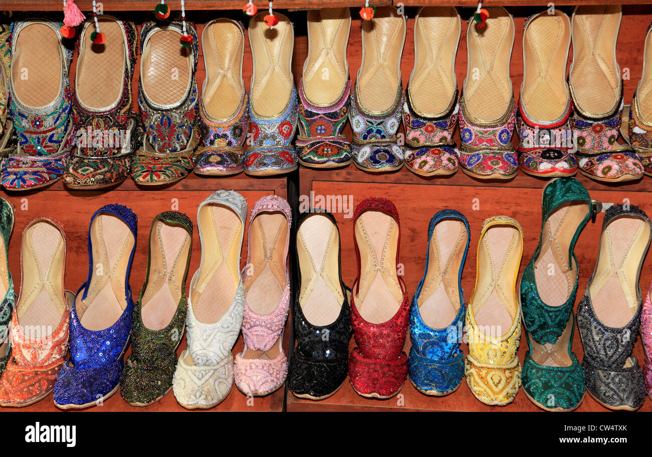 3639. Chaussures, Souk, Madinat Jumeirah, DUBAÏ, ÉMIRATS ARABES UNIS. Banque D'Images