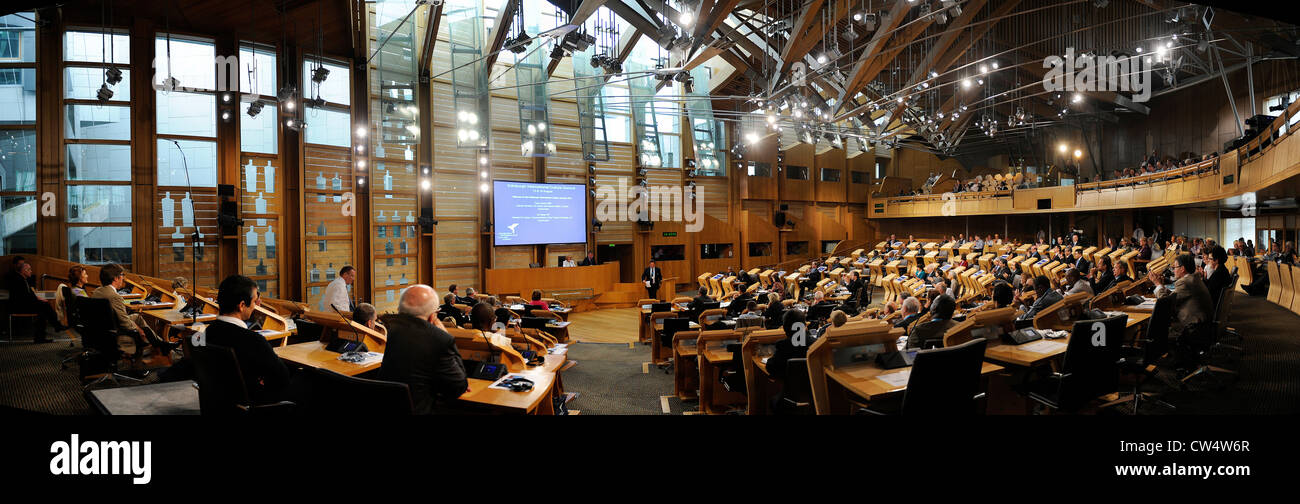 Vue panoramique de l'intérieur de l'hémicycle du Parlement écossais à Édimbourg, en Écosse. Banque D'Images