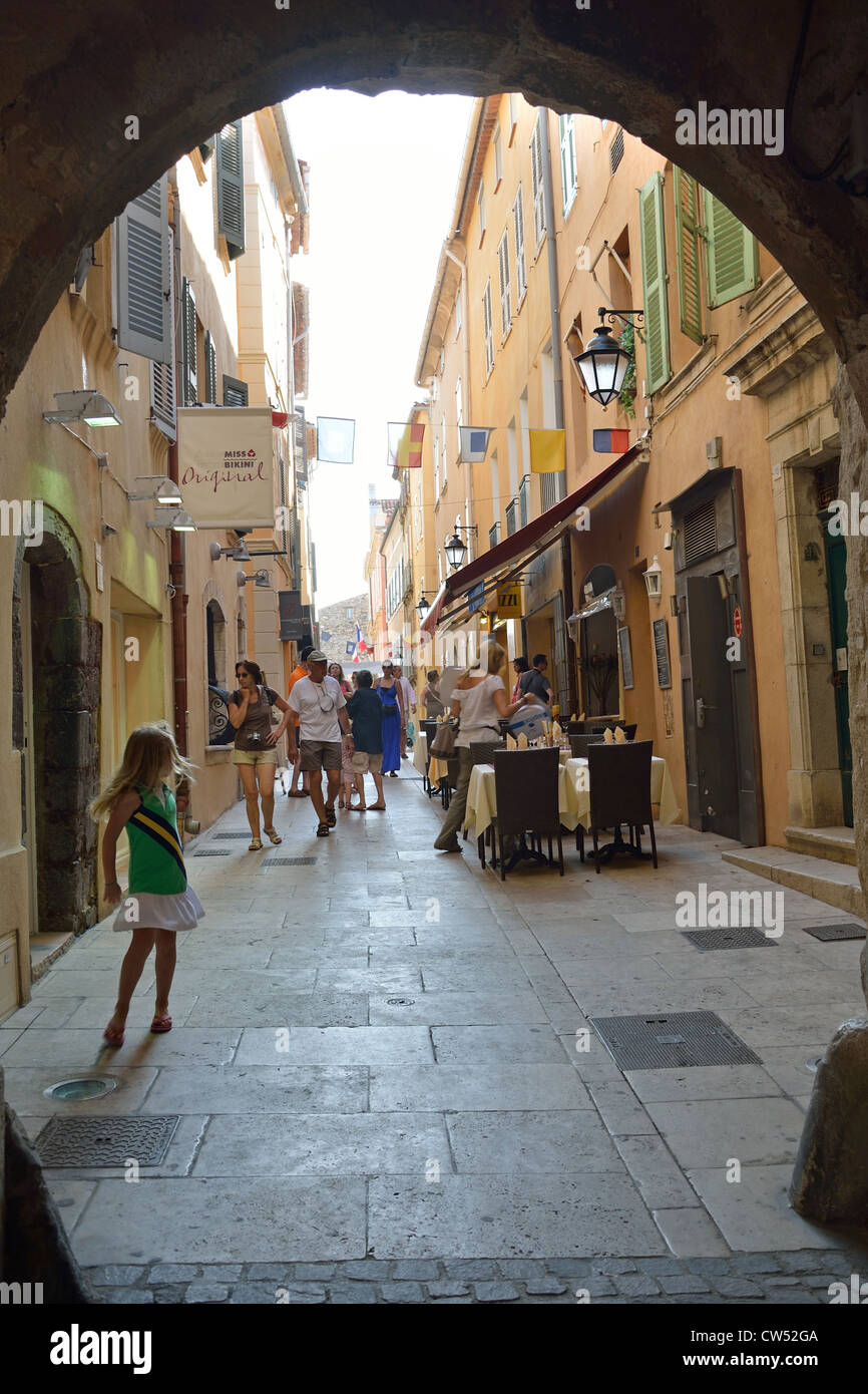 Ruelle de la vieille ville, Saint-Tropez, Côte d'Azur, Var, Provence-Alpes-Côte d'Azur, France Banque D'Images