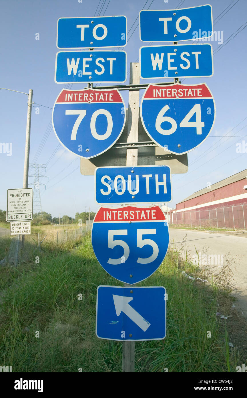 Interstate highway les panneaux indiquent l'intersection de l'Interstate 70, 64 et 55 à St Louis près de St Louis, Missouri Banque D'Images