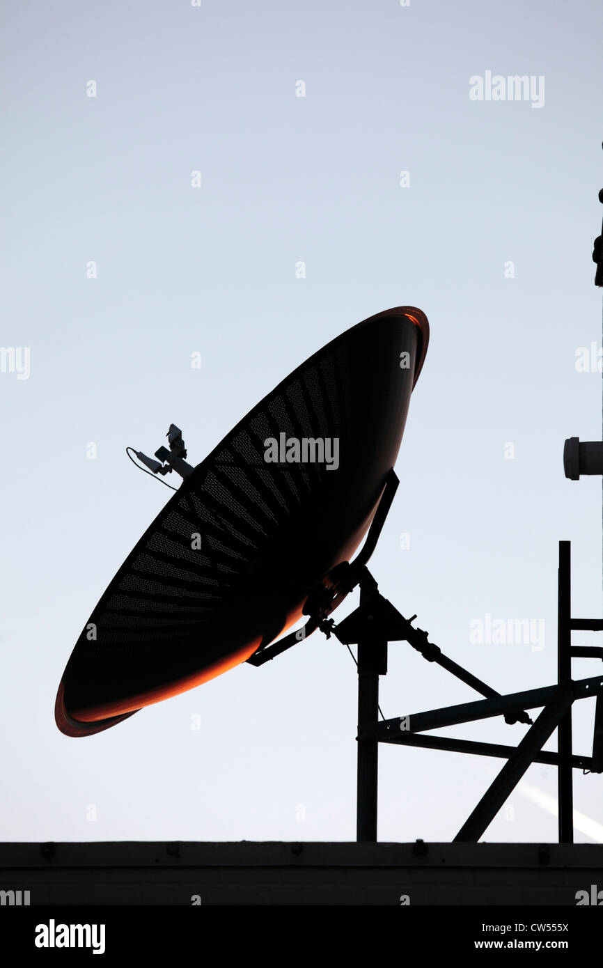 Une antenne satellite. Banque D'Images