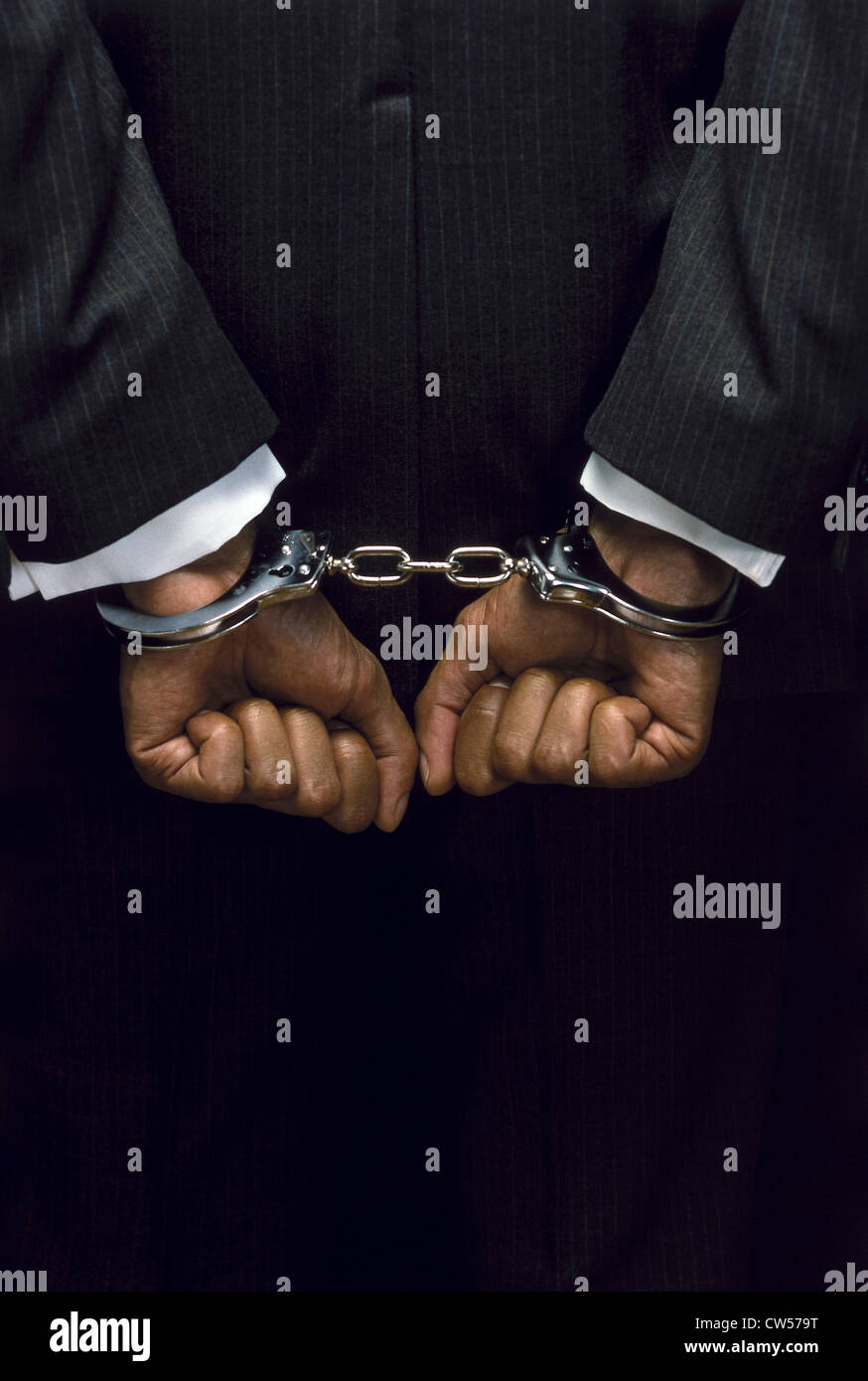 Close-up of a businessman in handcuffs Banque D'Images