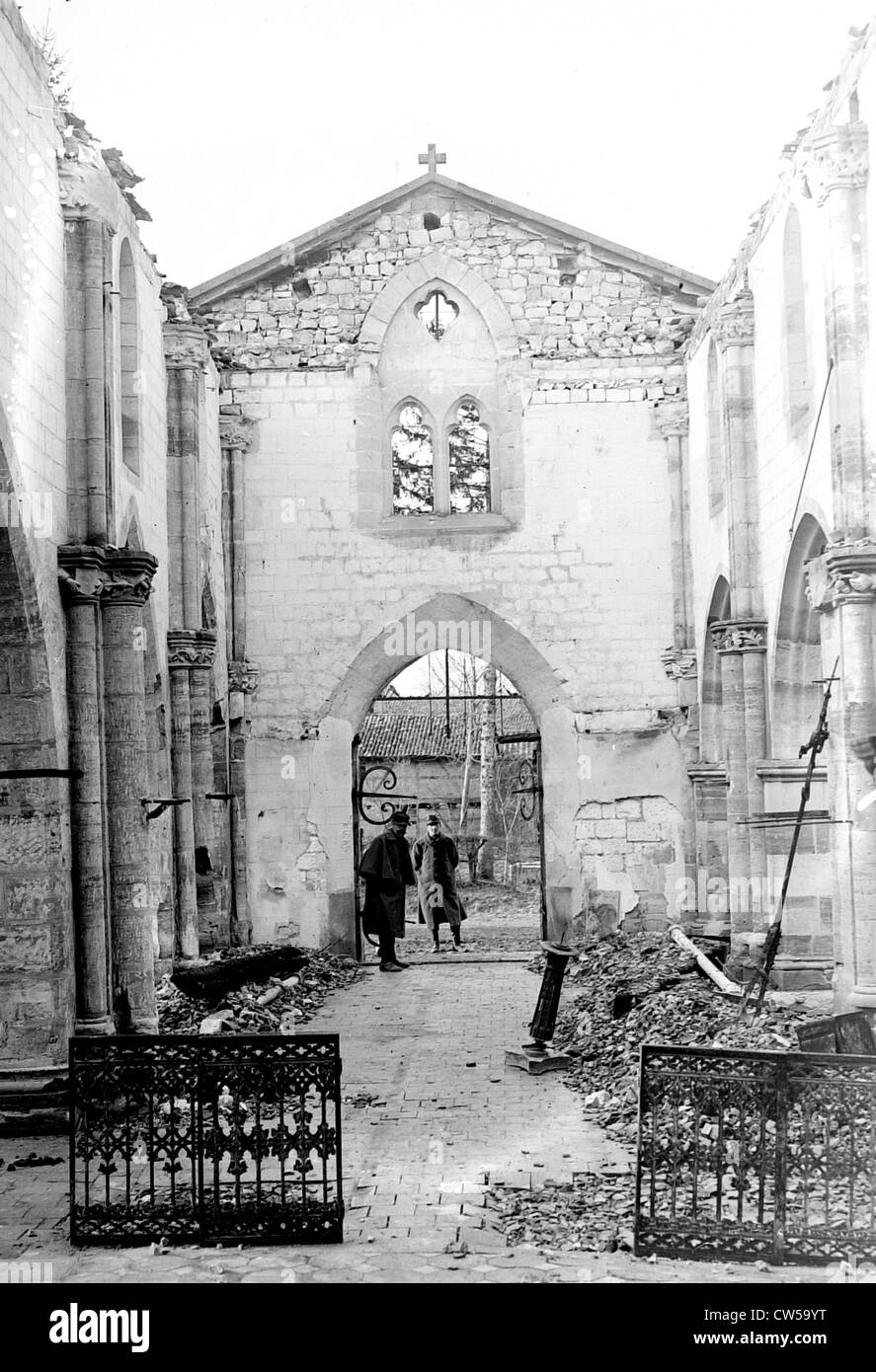 Une visite à l'avant, Auves, l'église en ruines Banque D'Images