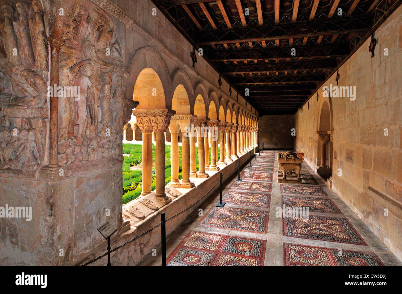 Espagne : cloître roman de monastère Santo Domingo de Silos Banque D'Images