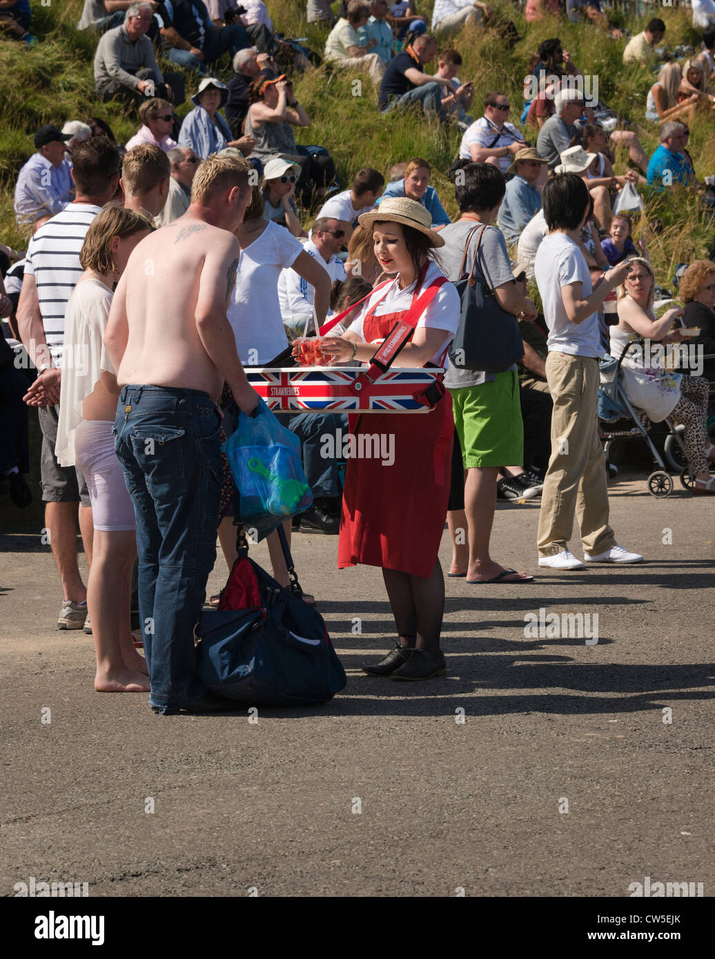 Vendeur de fraises sur une station prom Banque D'Images