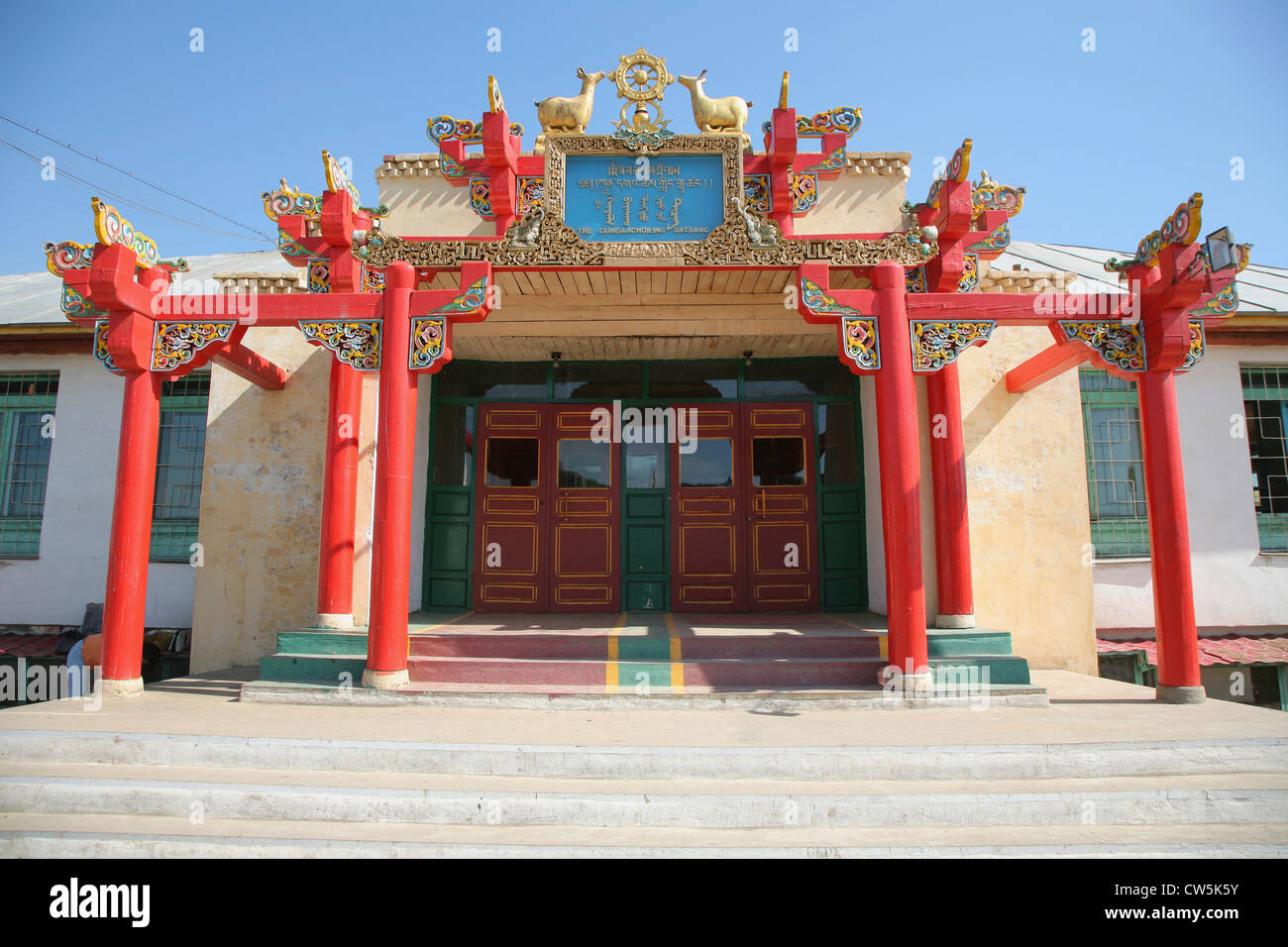 Façade d'un monastère, Monastère Gandantegchinlen Khiid, Ulan Bator, Mongolie indépendante Banque D'Images