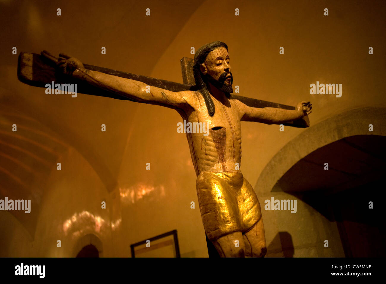 Une sculpture de Jésus crucifié dans le musée de la culture d'Oaxacan à Santo Domingo ancien monastère à Oaxaca, au Mexique. Banque D'Images