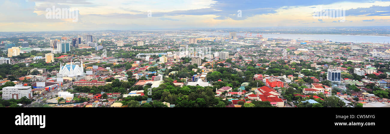 Panorama de la ville de Cebu. Cebu est la deuxième plus importante aux Philippines centre métropolitain et principal port d'expédition. Banque D'Images