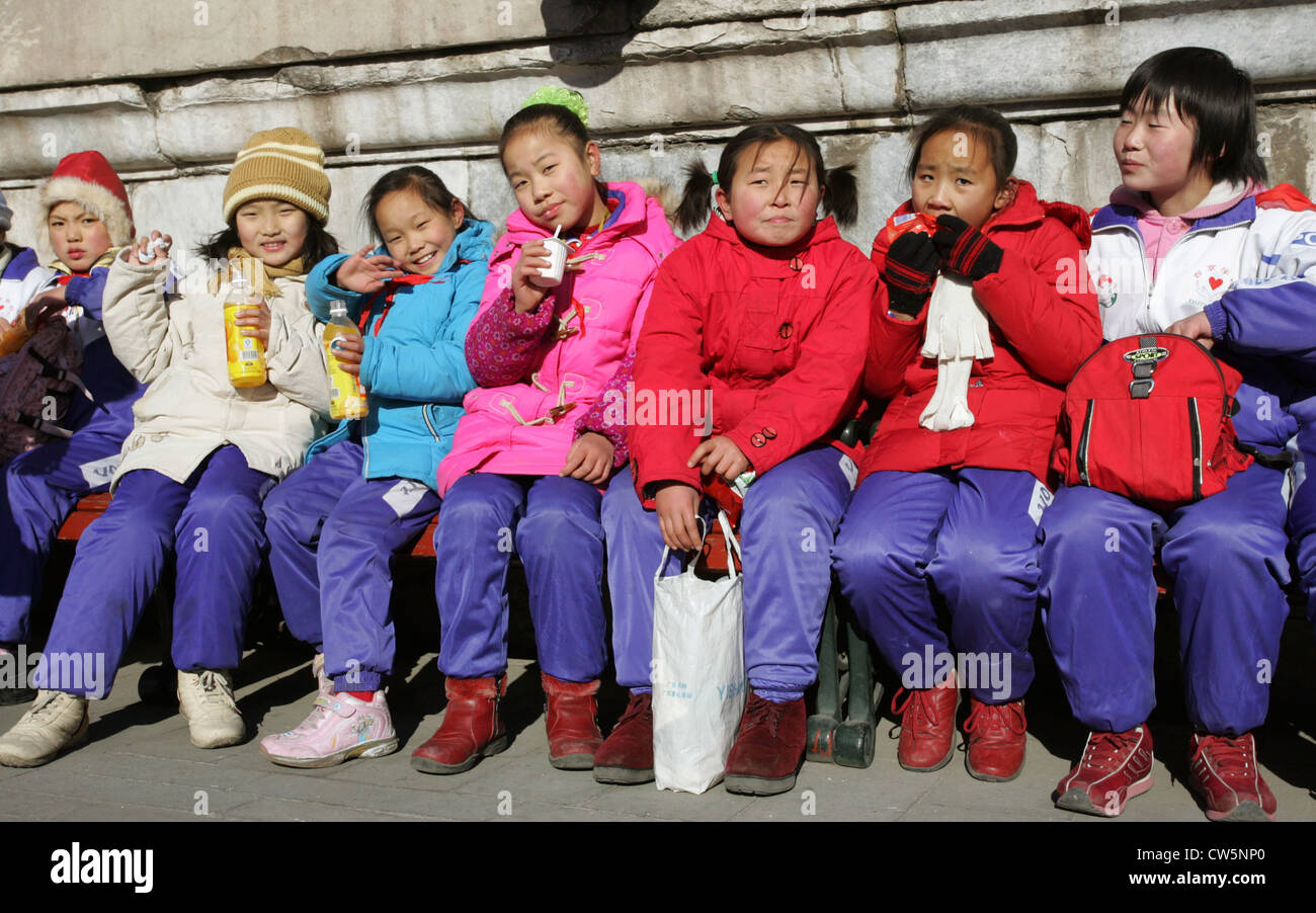 Beijing, les enfants sur une route Banque D'Images