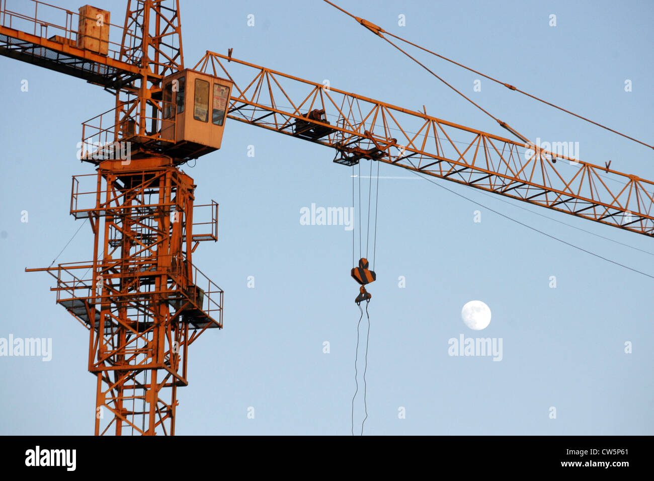 Grue de construction de Pékin sur un site de construction Banque D'Images