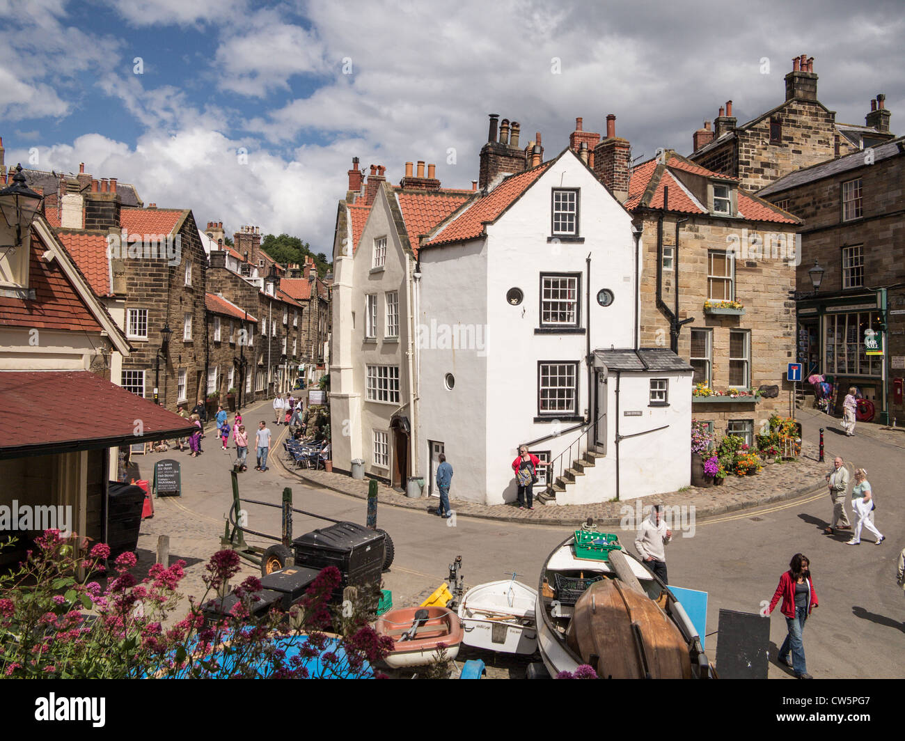 Robin Hoods Bay Yorkshire UK Le Dock dans la région de la baie inférieure Banque D'Images